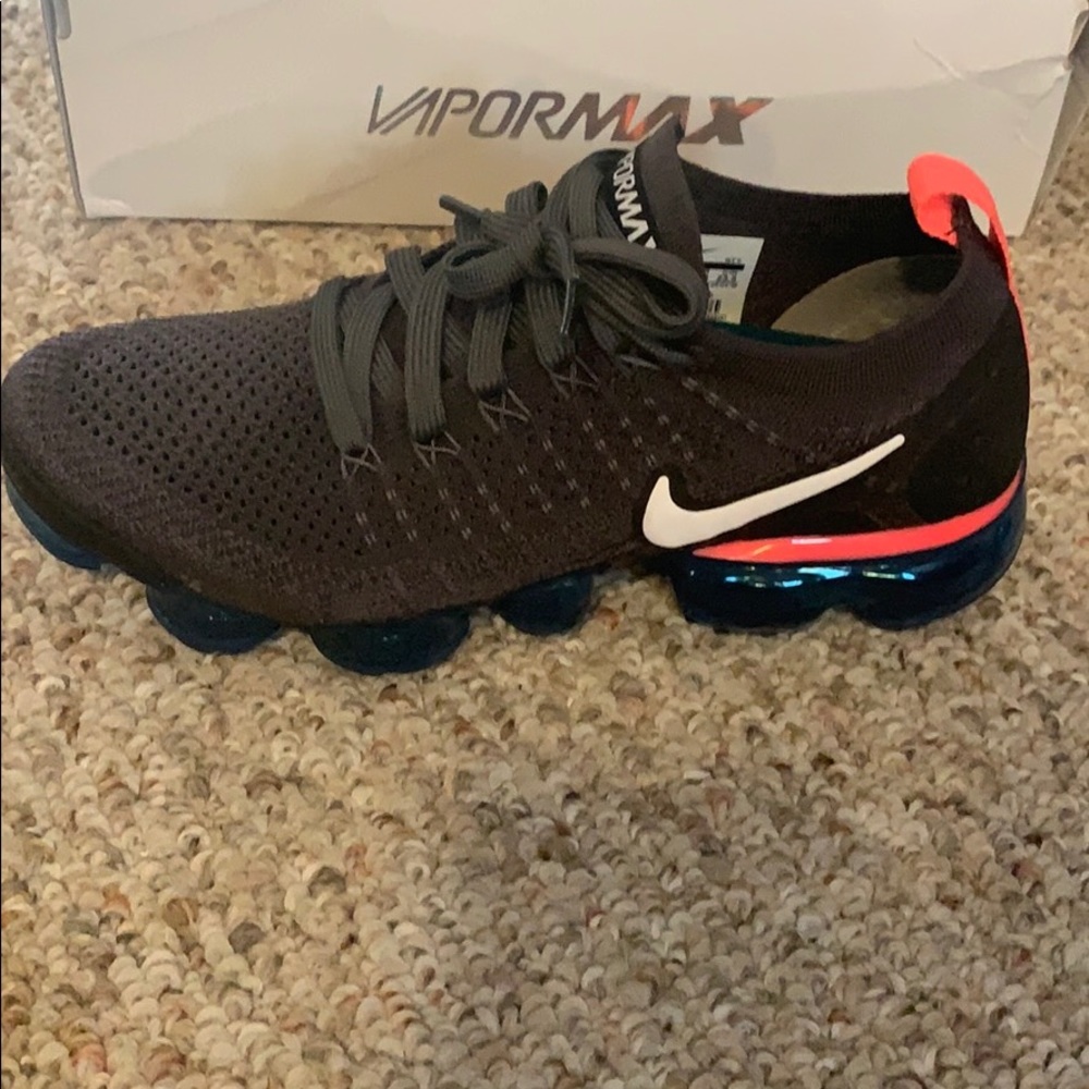 Women’s size 6.5 Nike vapor max